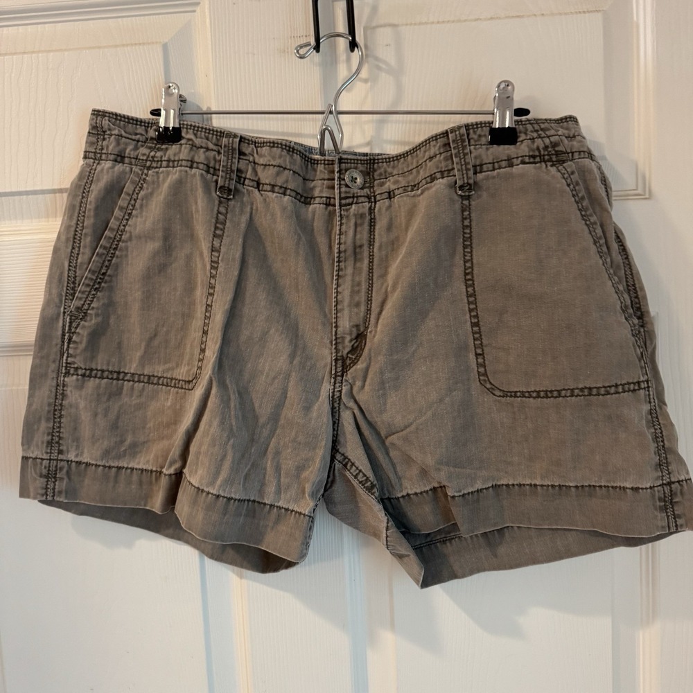Levi's Womens Casual Utility Shorts Buttoned Back Pockets Size 16 Cotton